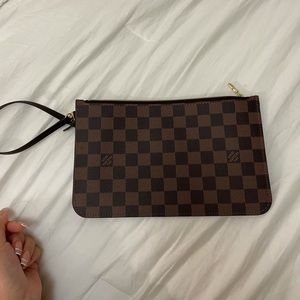 Louis Vuitton neverfull pochette
